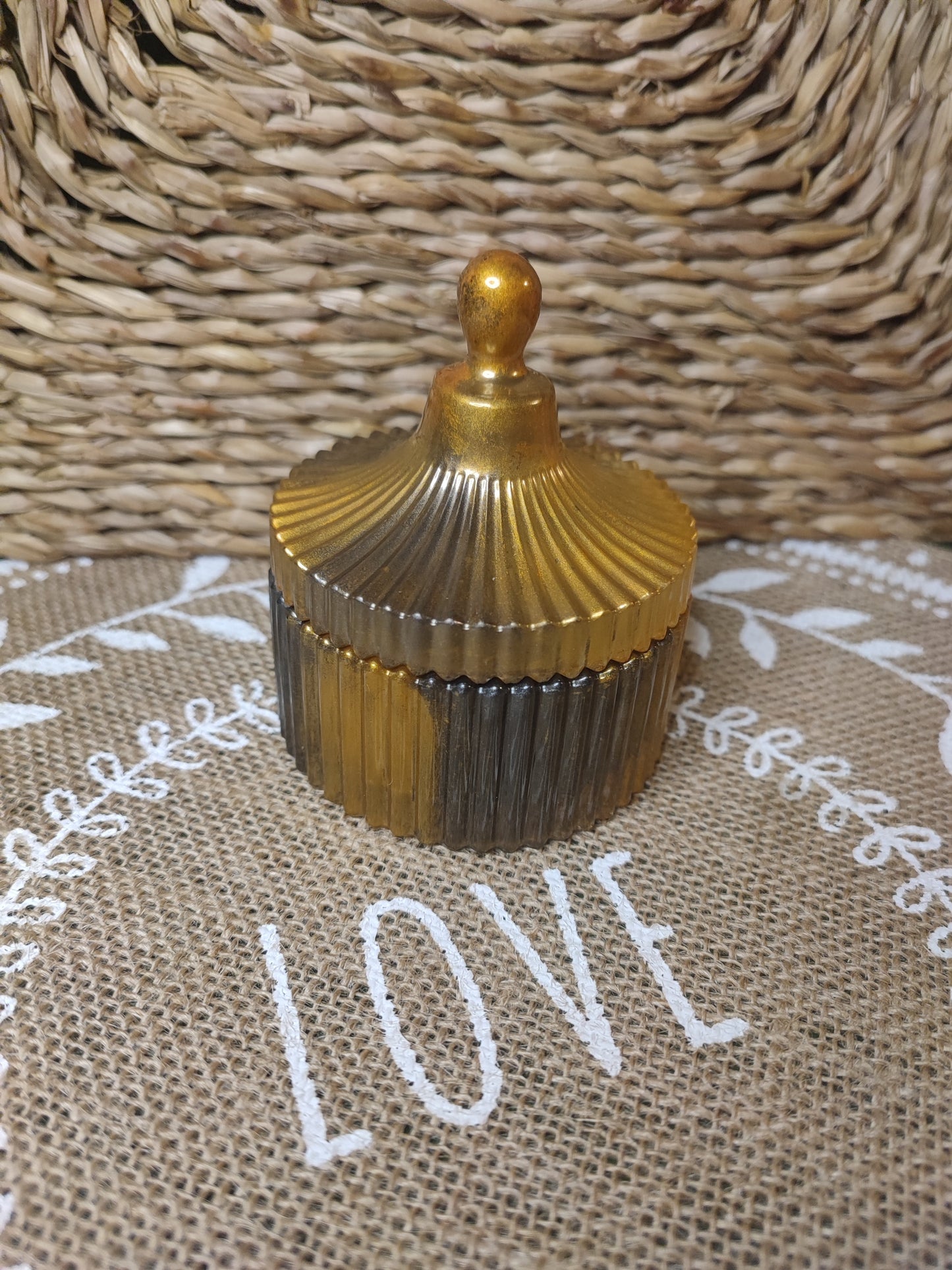 boite à bijoux pion noir et doré résine epoxy