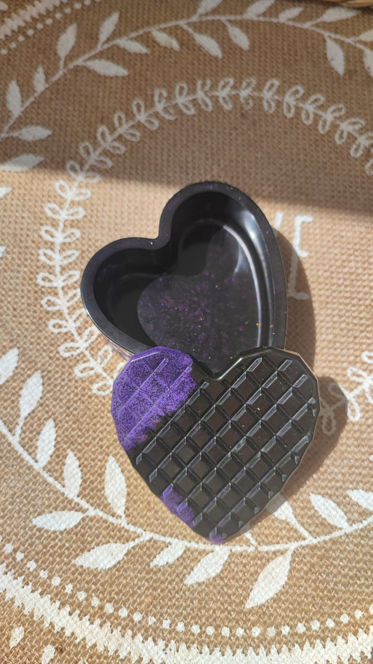 boite à bijoux en résine epoxy noir et violette