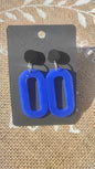 boucles d'oreilles en résine epoxy bleu et noir