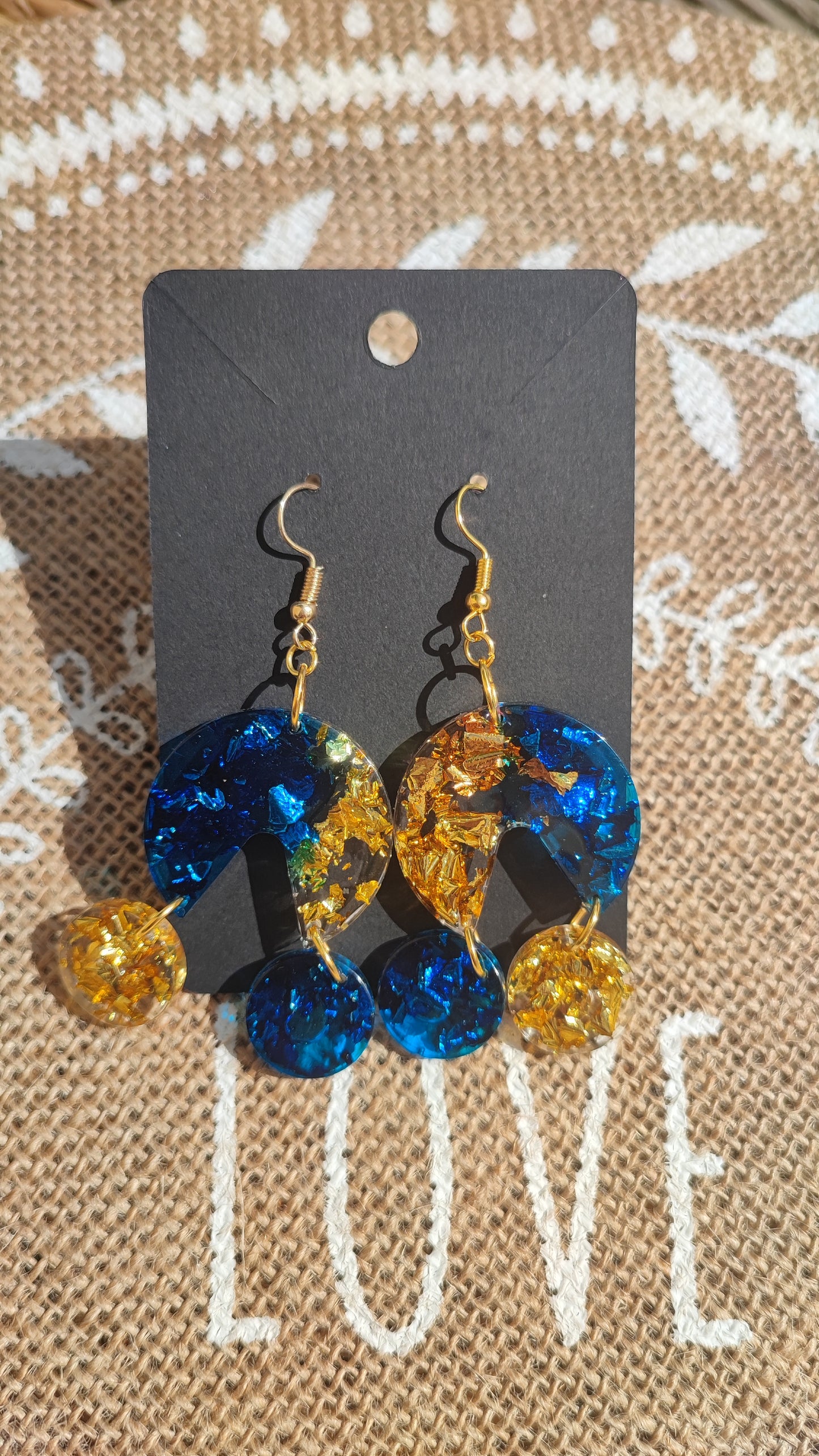 boucles d'oreilles " pacman " feuille bleu et doré résine epoxy