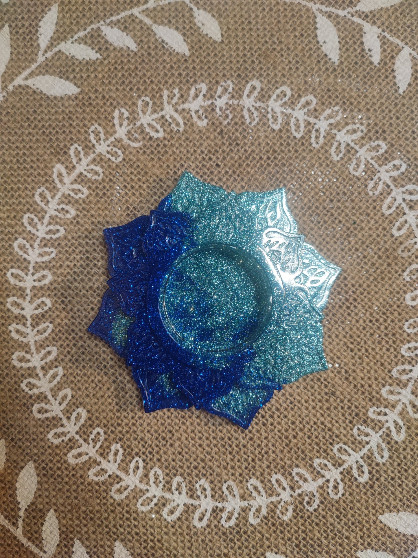 bougeoir fleur de lotus bleu clair et bleu foncé pailleté résine epoxy