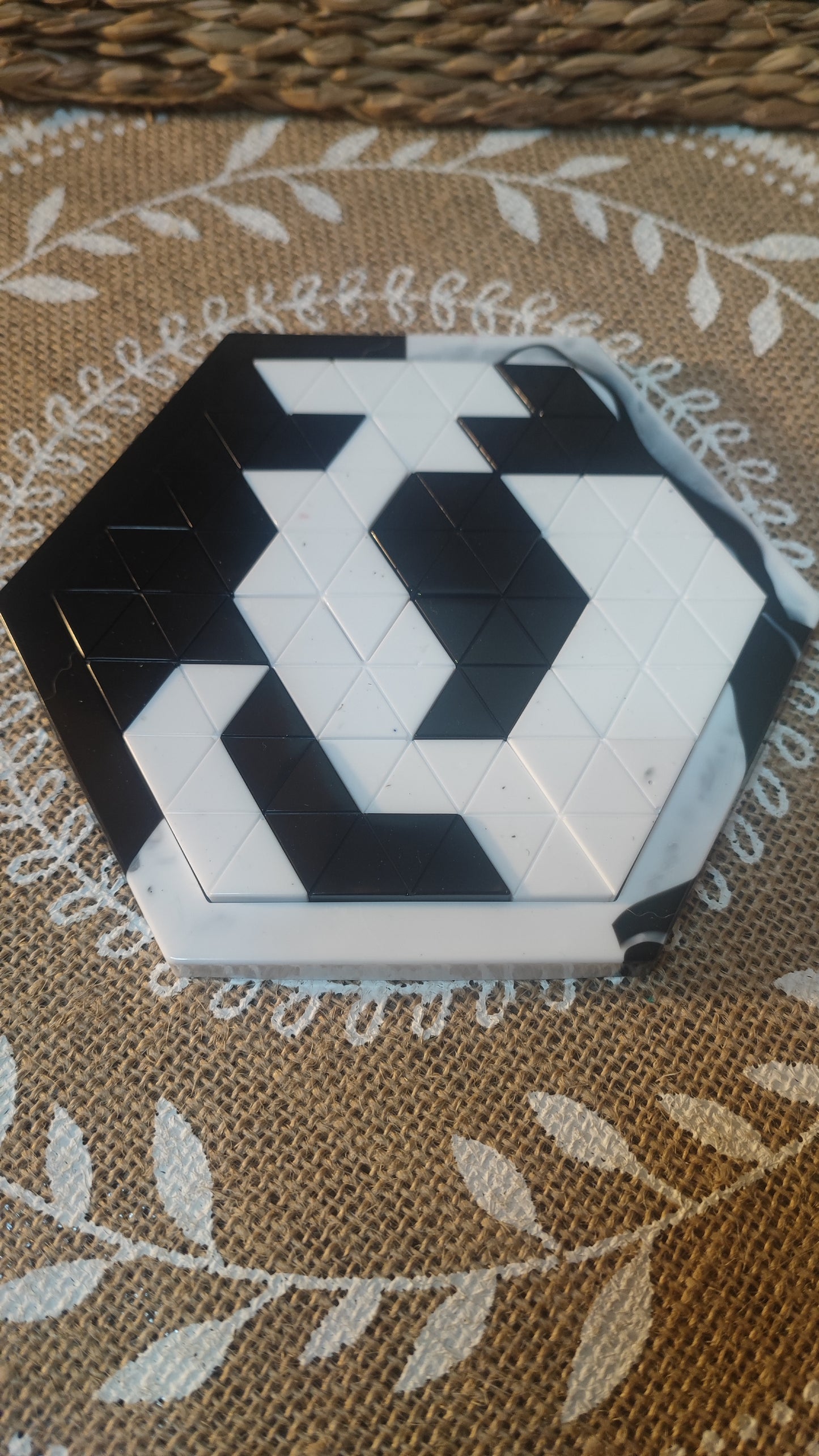 casse tête noir et blanc en résine epoxy