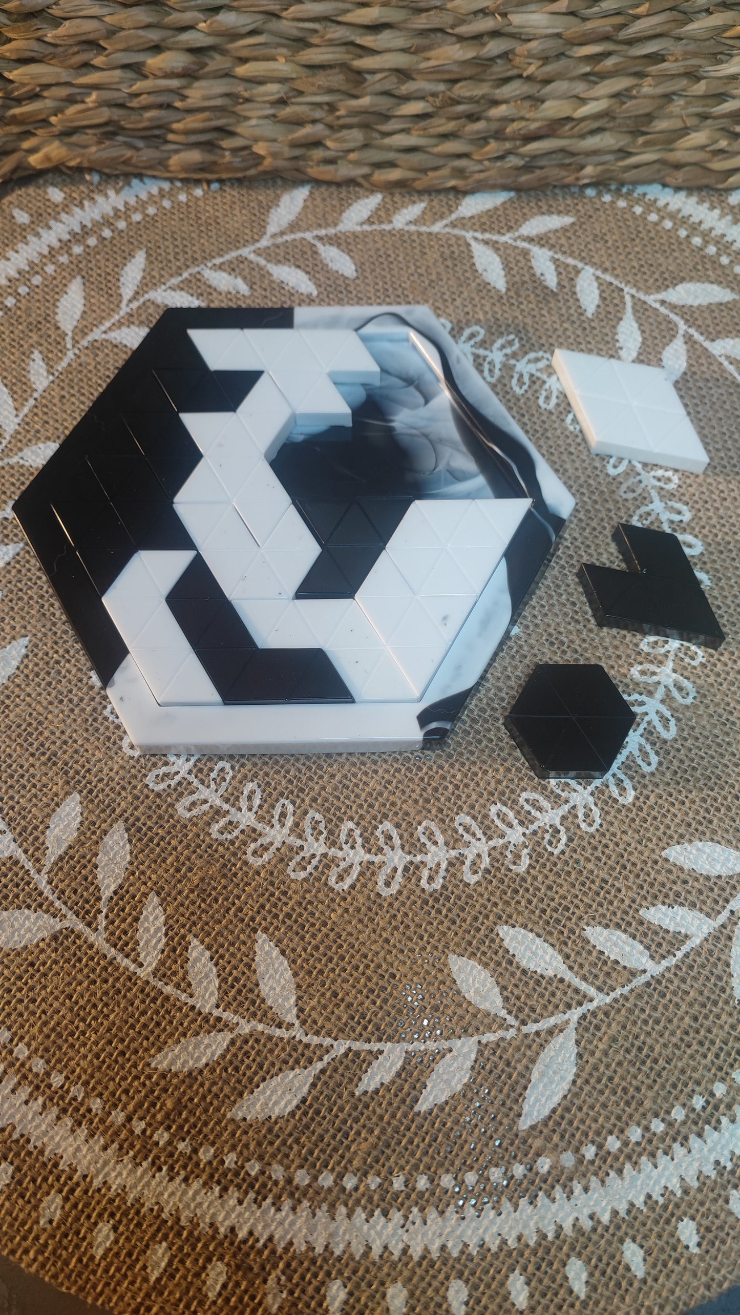 casse tête noir et blanc en résine epoxy