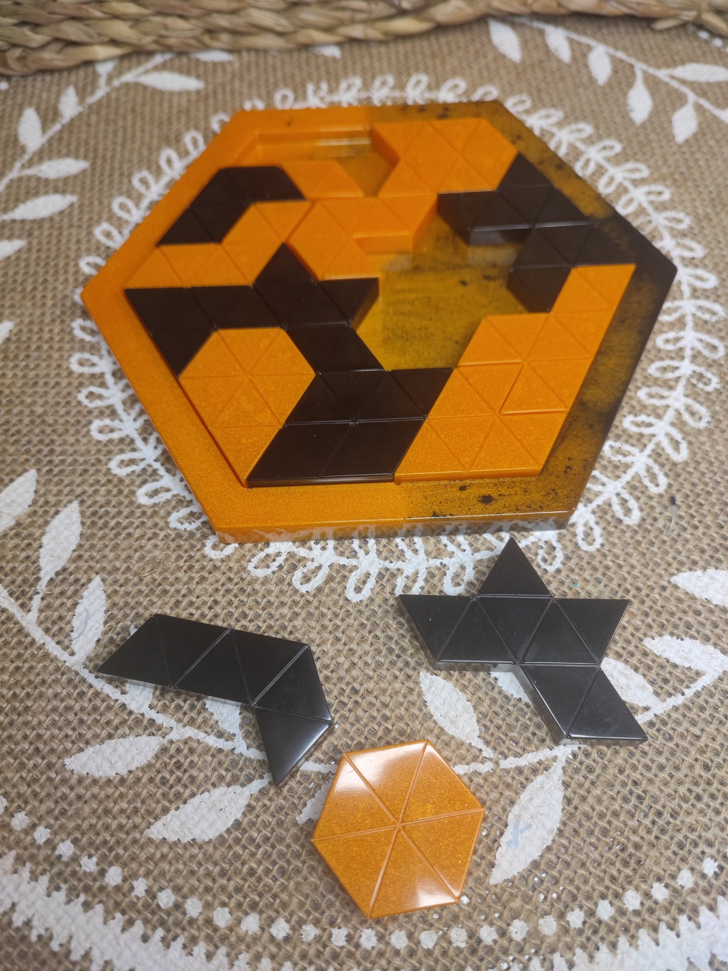 casse tête noir et orange résine epoxy