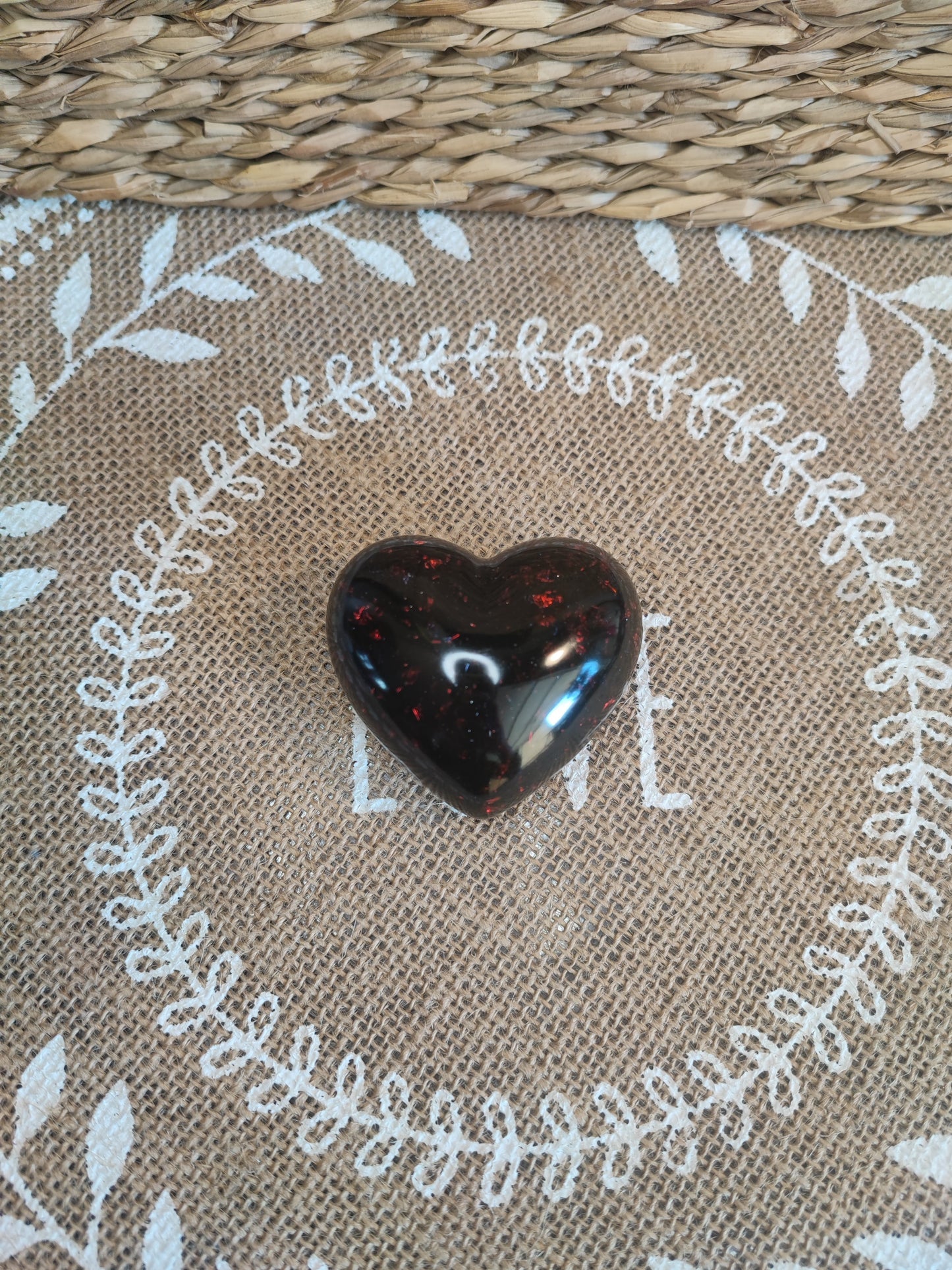 figurine coeur rouge et noir résine epoxy