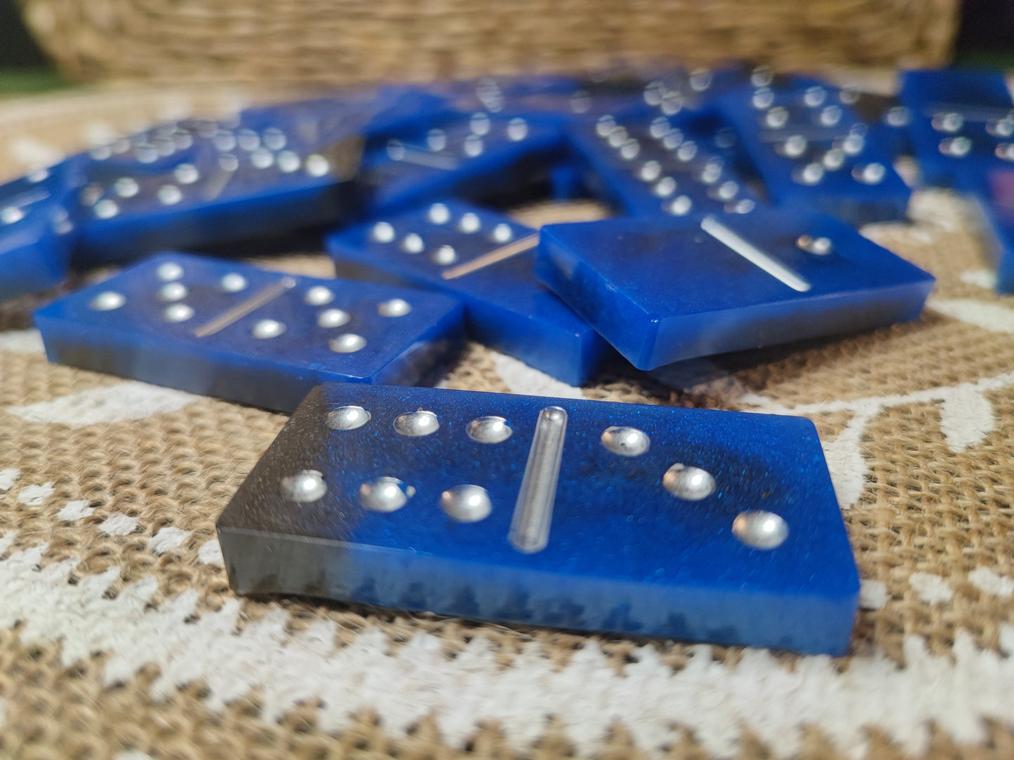 domino bleu et noir résine epoxy