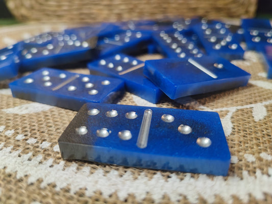 domino bleu et noir résine epoxy