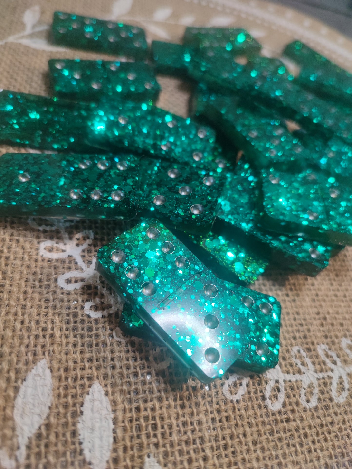 domino green glitter résine epoxy