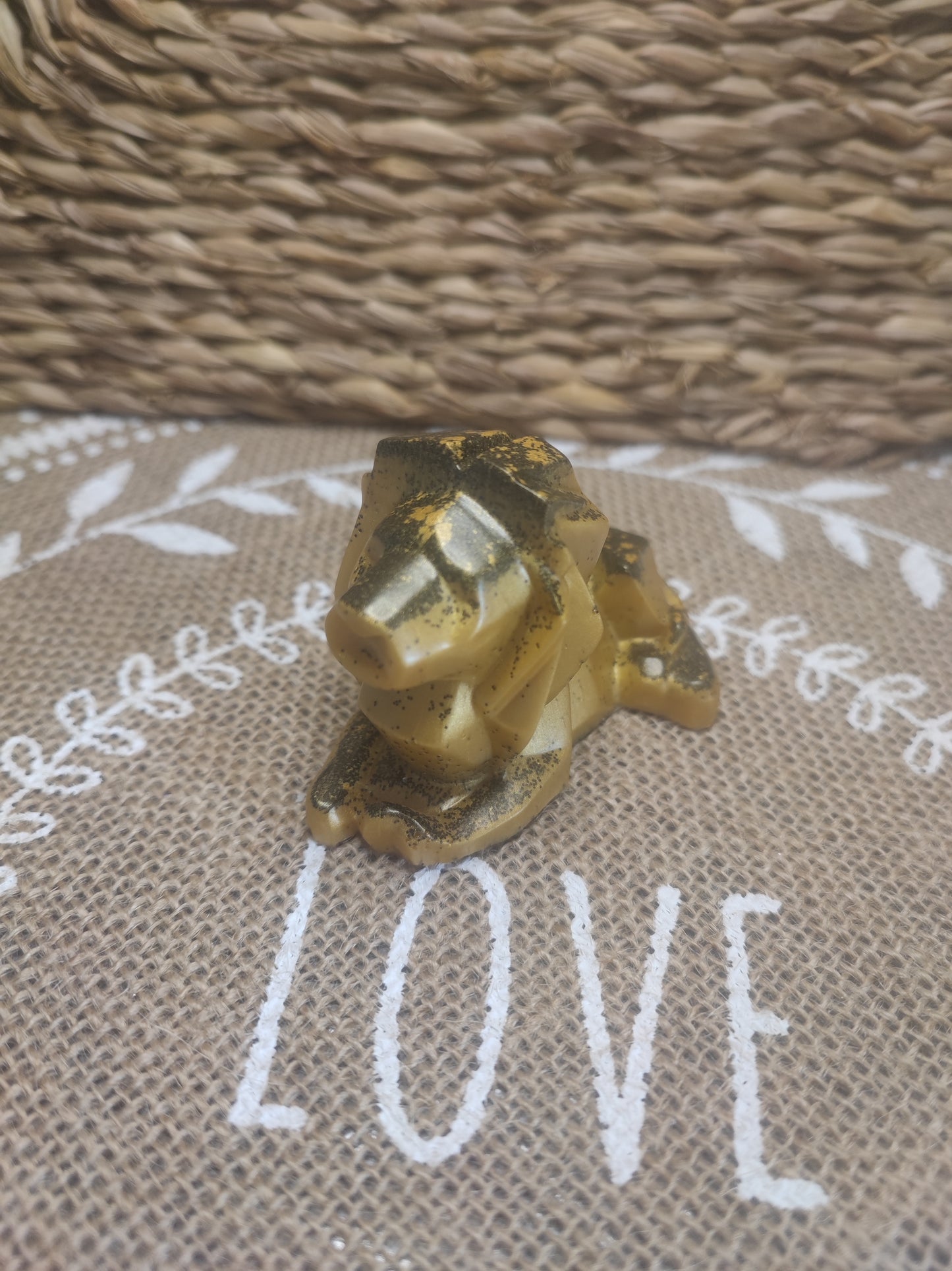 figurine lion doré et noir résine epoxy