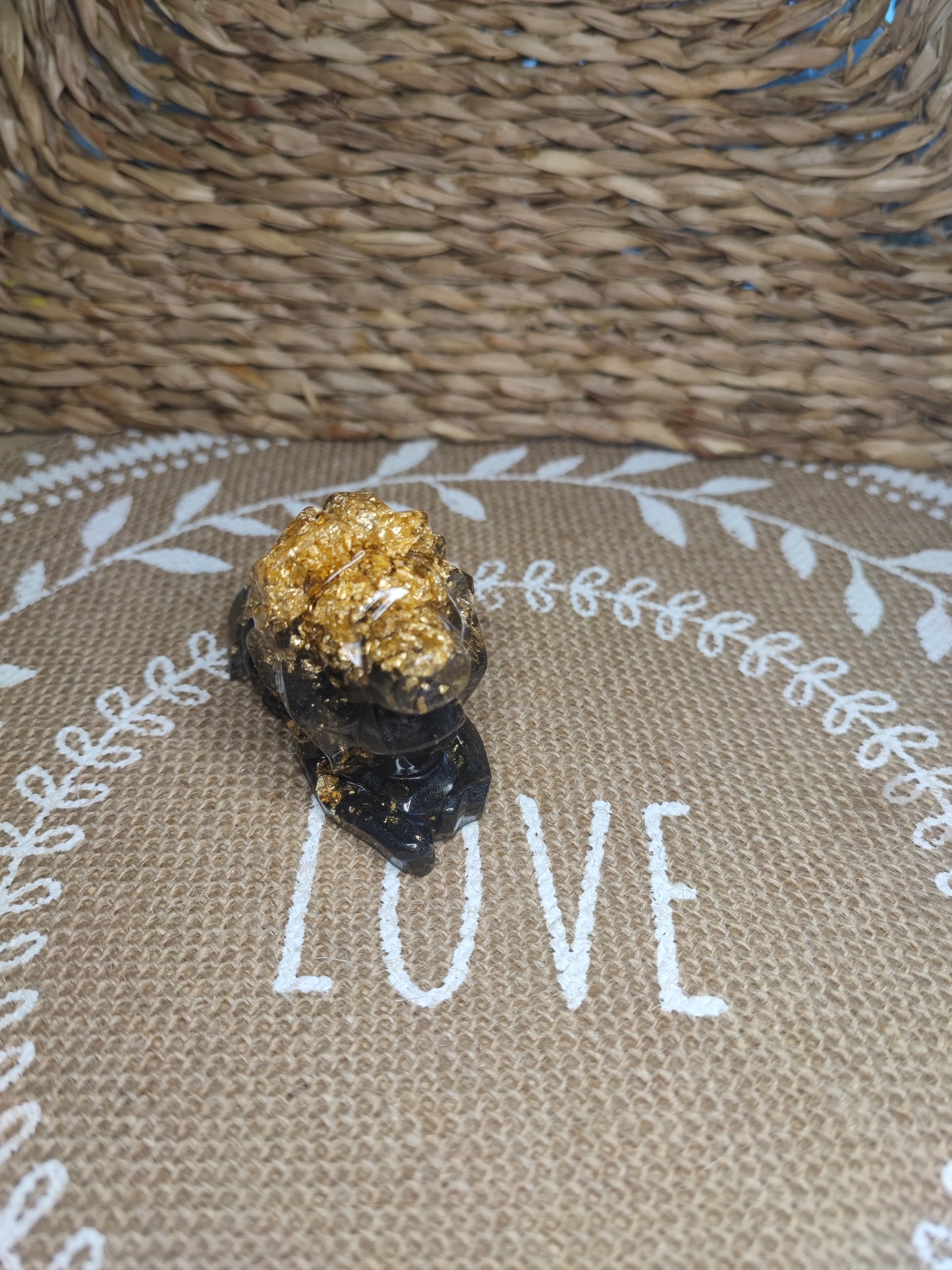 figurine lion noir et or résine epoxy