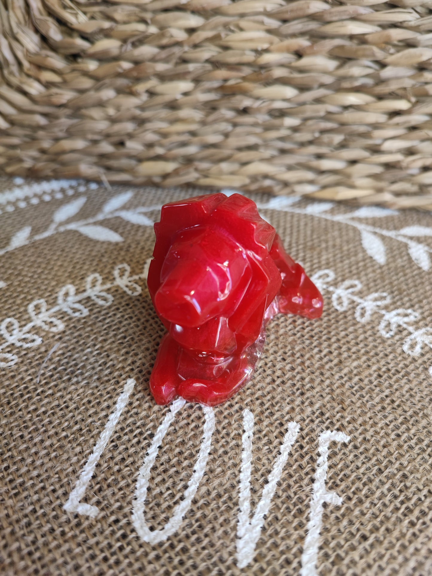 figurine lion rouge et argenté résine epoxy