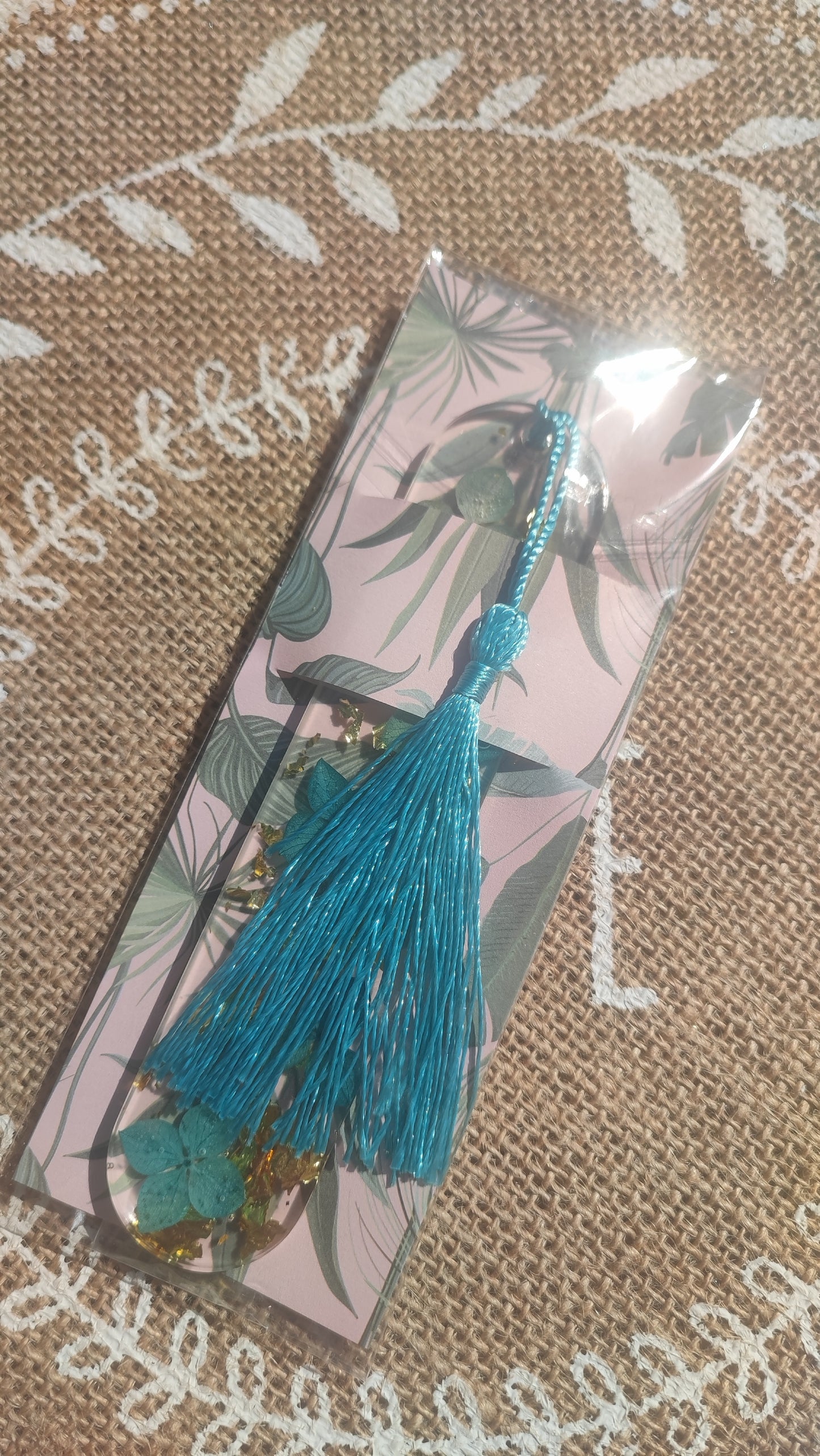 marque pages fleur bleu et feuille d'or résine epoxy