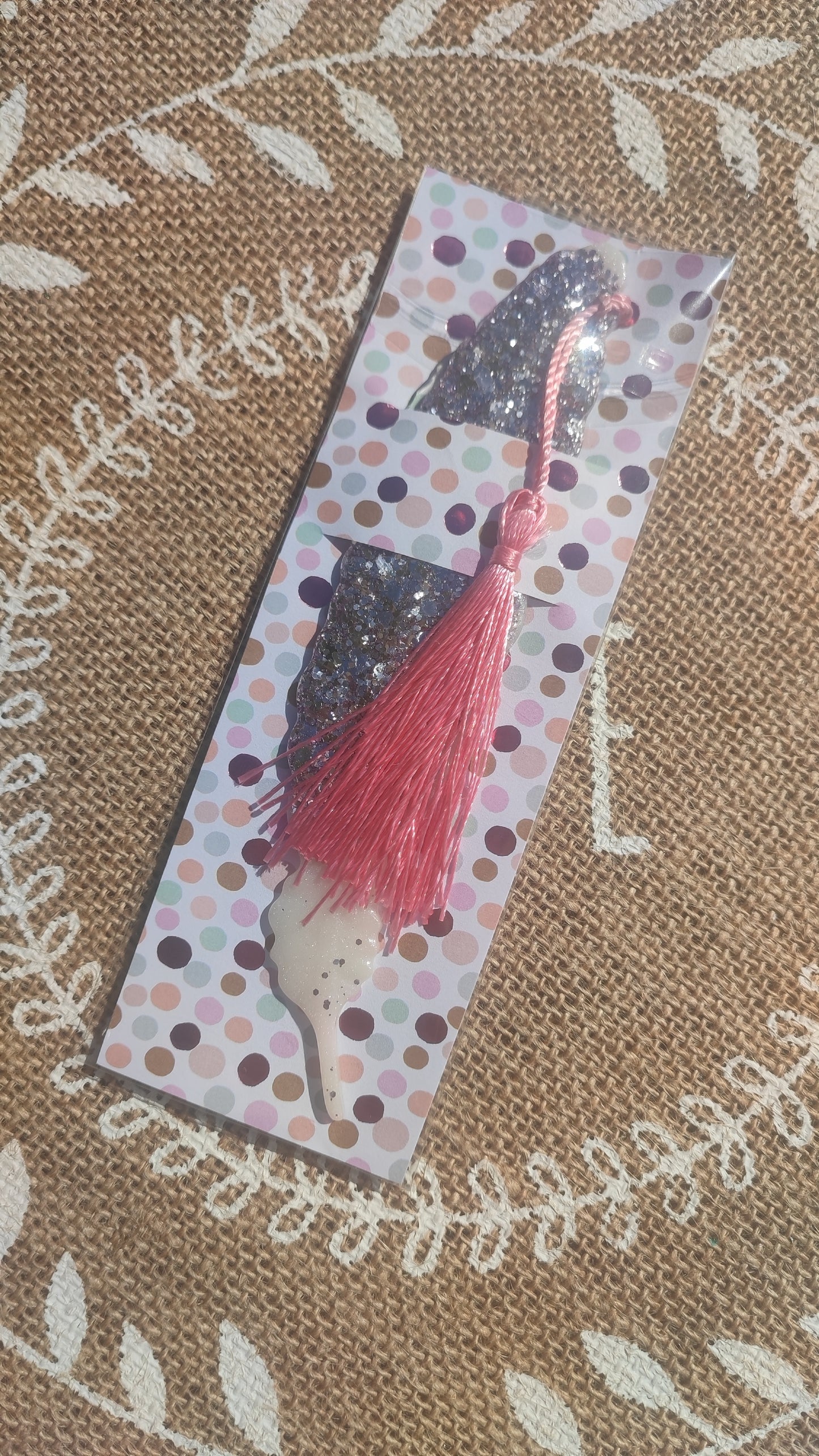 marque pages plume blanc et rose pailleté résine epoxy