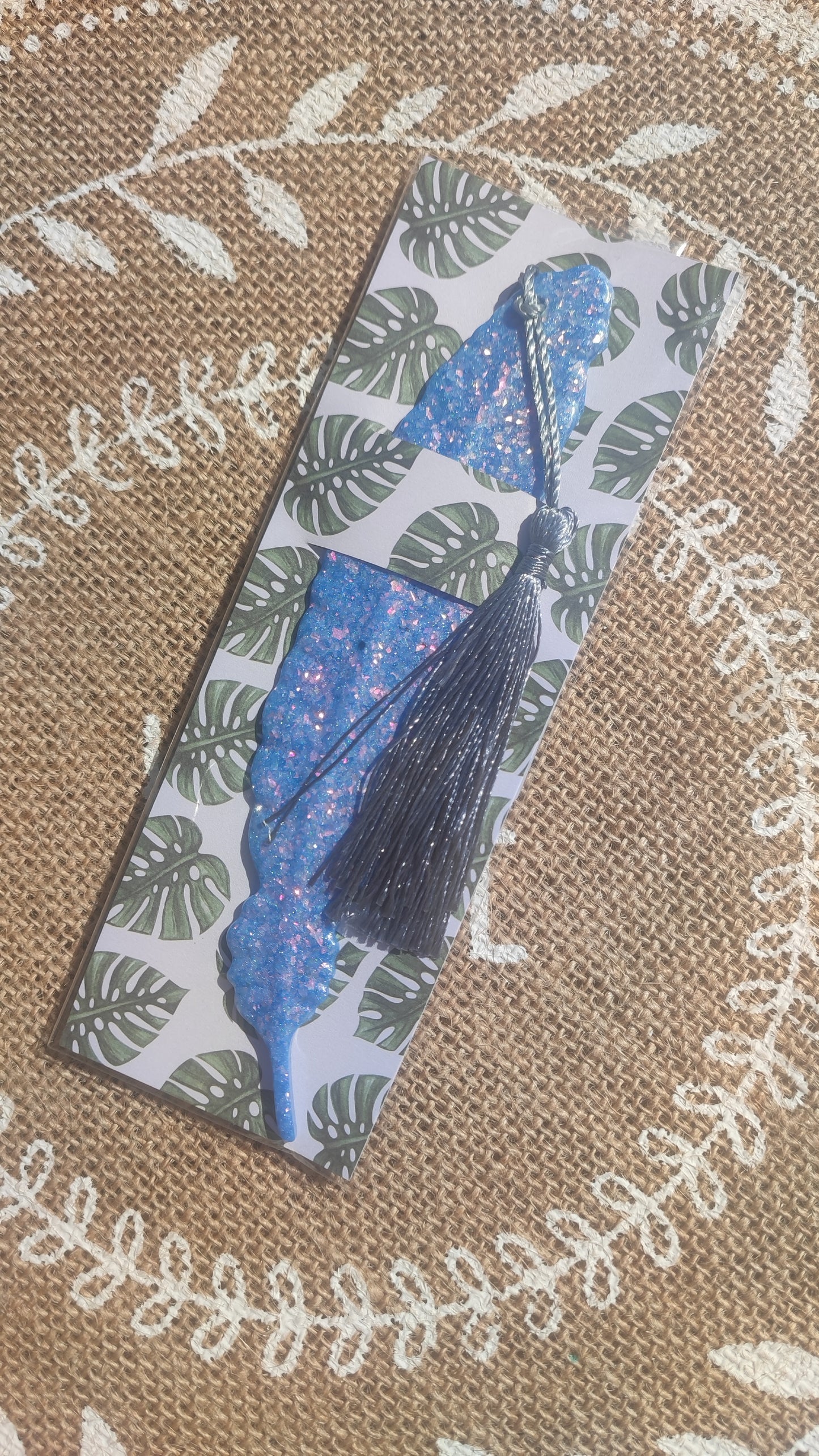 marque pages plume bleu holographique résine epoxy