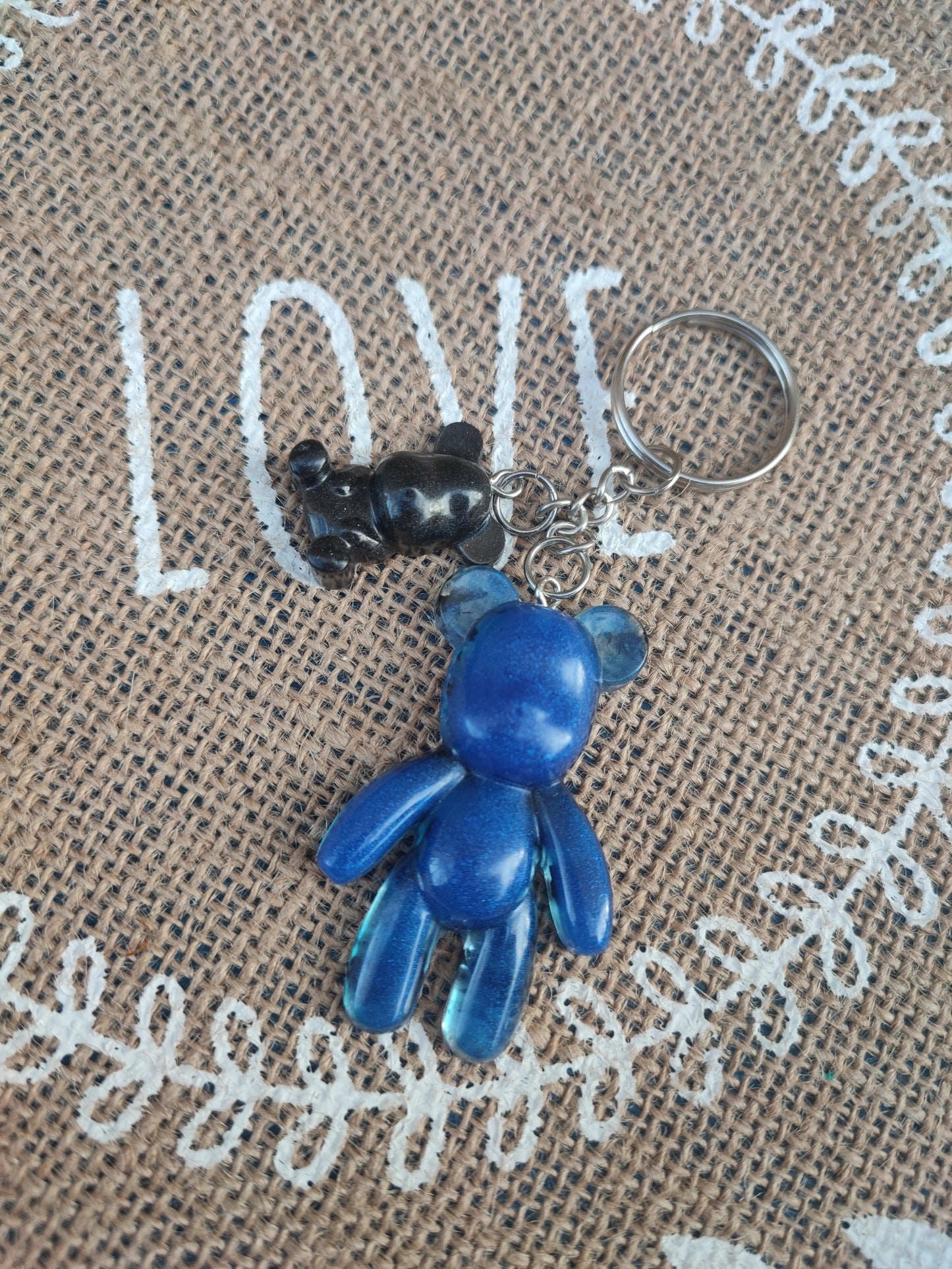 porte clé papa ours bleu feuille noir avec ourson noir opaque résine epoxy