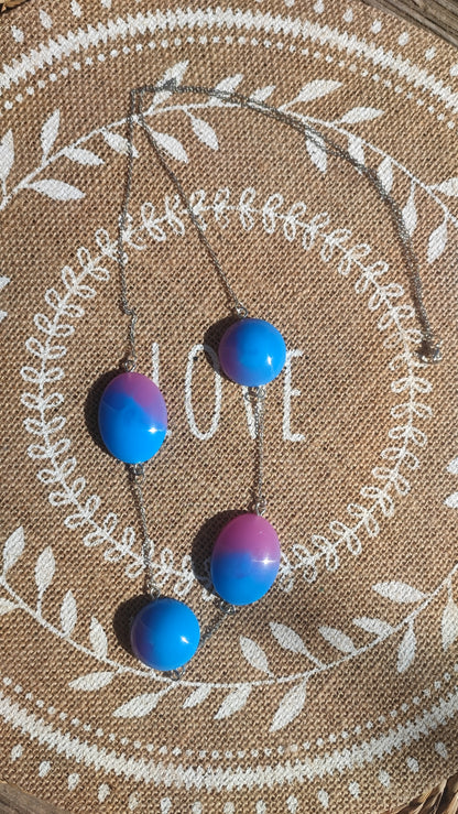 sautoir rose et bleu en résine epoxy